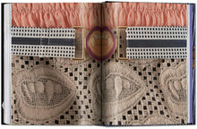 Cargar imagen en el visor de la galería, Diseñadores de moda A–Z | Valerie Steele
