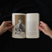Cargar imagen en el visor de la galería, Los Arcanos Mayores del Tarot |  Nina Bunjevac
